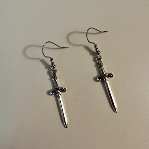 Sword Earrings Dagger Sword Dangle Drop Earrings Silver Tone Brand New - Picture 3 of 4